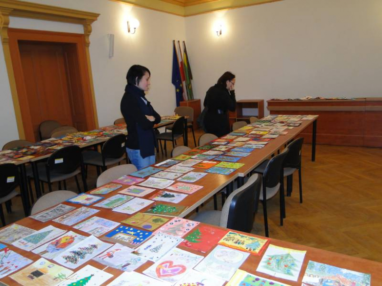 Obrady jury konkursu na kartkę świąteczną - Środa Śląska 2011