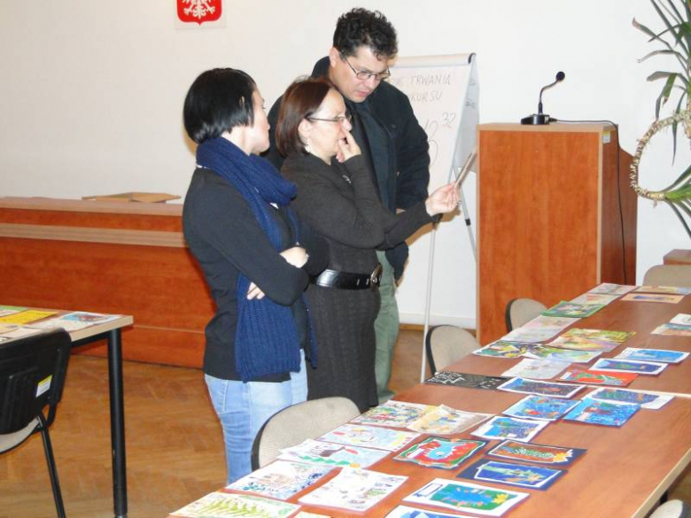 Obrady jury konkursu na kartkę świąteczną - Środa Śląska 2011