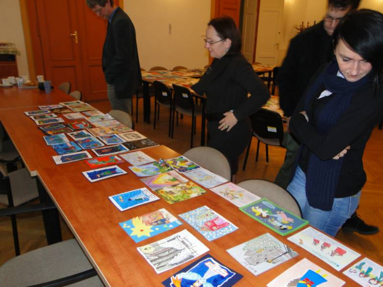 Obrady jury konkursu na kartkę świąteczną - Środa Śląska 2011