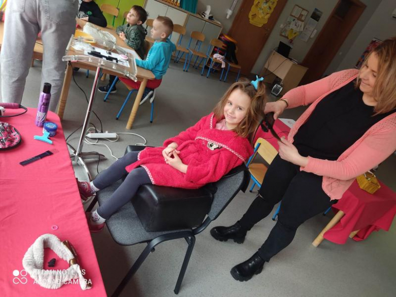 Dzień Kobiet w grupie Pszczółki