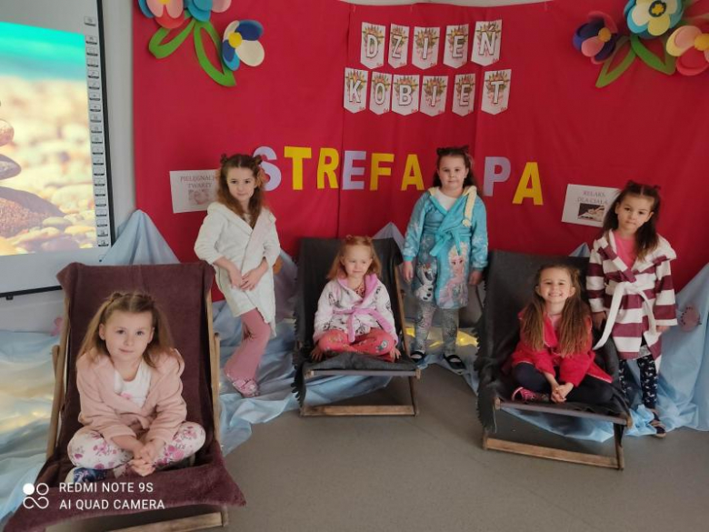 Dzień Kobiet w grupie Pszczółki