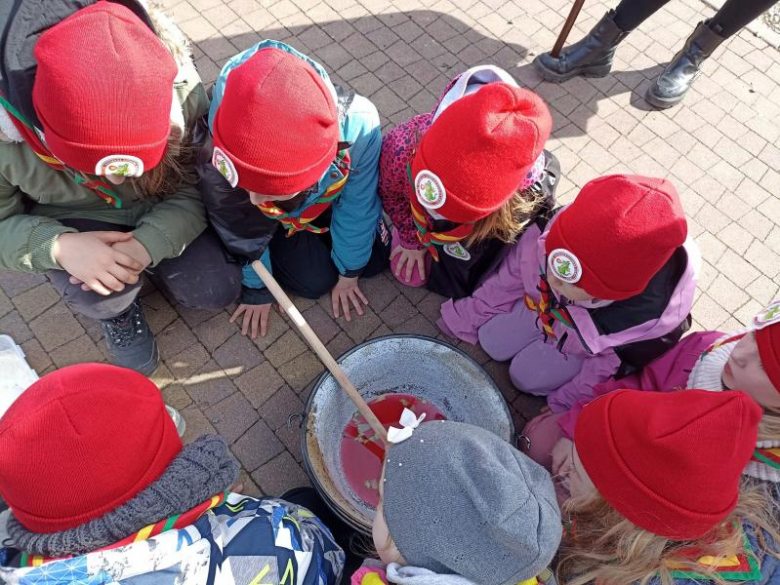 Malczyckie zuchy na Wyprawie Polarnej Zuchów w Kowarach