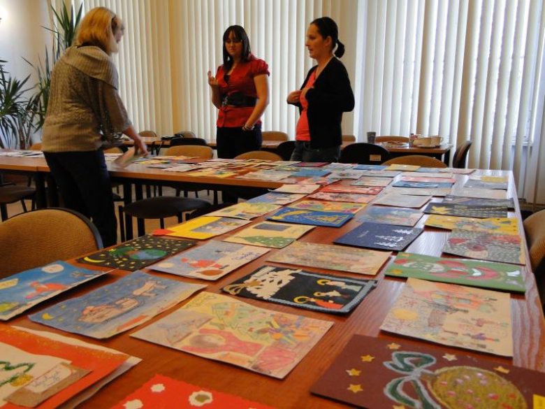 Obrady jury konkursu na kartkę świąteczną - Środa Śląska 2011