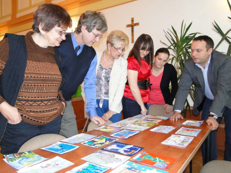 Obrady jury konkursu na kartkę świąteczną - Środa Śląska 2011