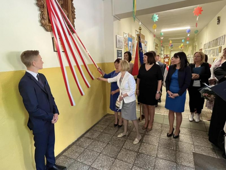 Przyjęcie sztandaru w Szkole Podstawowej im. Jana Brzechwy w Mieczkowie 