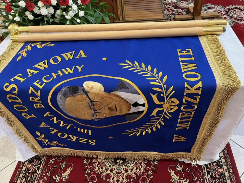 Przyjęcie sztandaru w Szkole Podstawowej im. Jana Brzechwy w Mieczkowie 