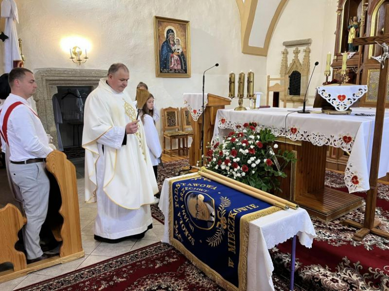 Przyjęcie sztandaru w Szkole Podstawowej im. Jana Brzechwy w Mieczkowie 