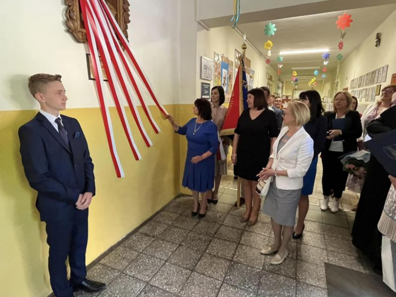 Przyjęcie sztandaru w Szkole Podstawowej im. Jana Brzechwy w Mieczkowie 