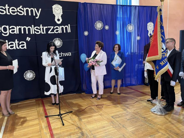 Przyjęcie sztandaru w Szkole Podstawowej im. Jana Brzechwy w Mieczkowie 