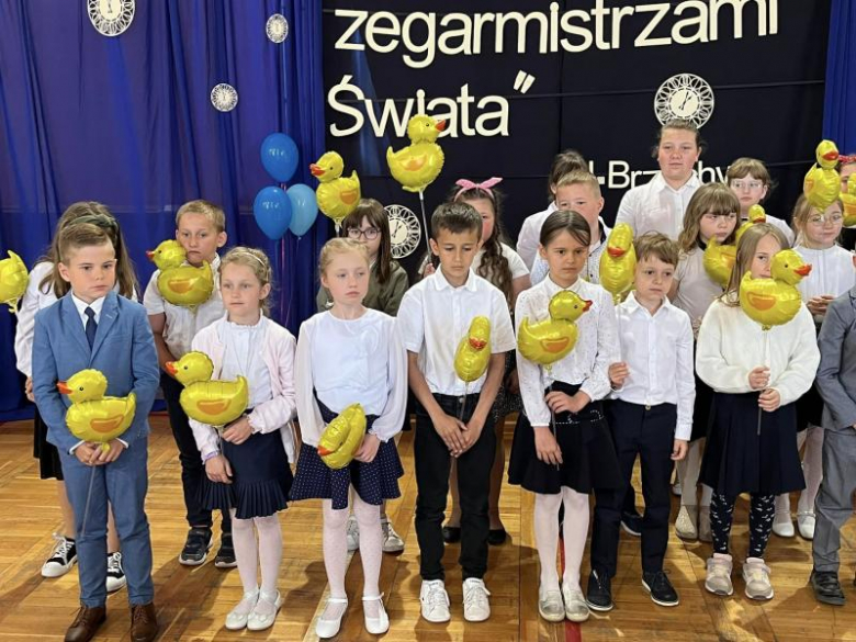 Przyjęcie sztandaru w Szkole Podstawowej im. Jana Brzechwy w Mieczkowie 