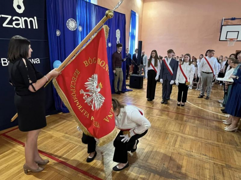 Przyjęcie sztandaru w Szkole Podstawowej im. Jana Brzechwy w Mieczkowie 