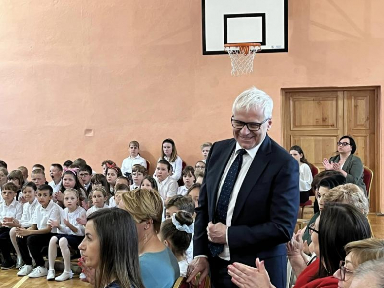 Przyjęcie sztandaru w Szkole Podstawowej im. Jana Brzechwy w Mieczkowie 