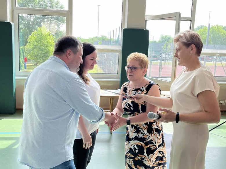 Uroczyste zakończenie roku szkolnego w Szkole Podstawowej im. Marii Konopnickiej w Kostomłotach