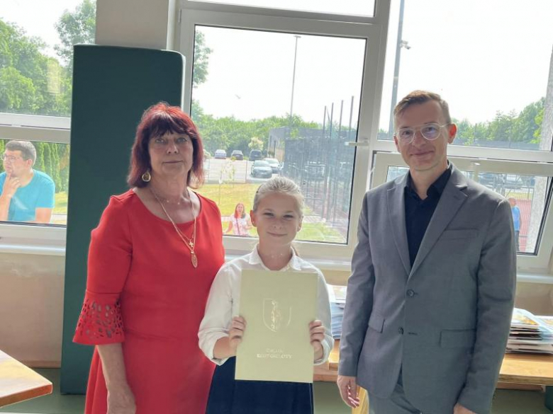 Uroczyste zakończenie roku szkolnego w Szkole Podstawowej im. Marii Konopnickiej w Kostomłotach