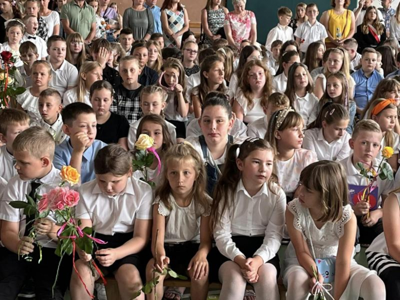 Uroczyste zakończenie roku szkolnego w Szkole Podstawowej im. Marii Konopnickiej w Kostomłotach
