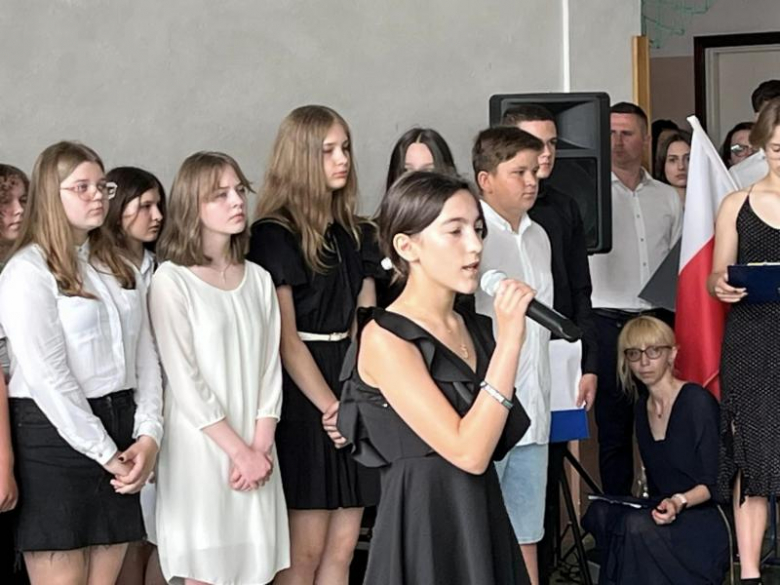 Uroczyste zakończenie roku szkolnego w Szkole Podstawowej im. Marii Konopnickiej w Kostomłotach