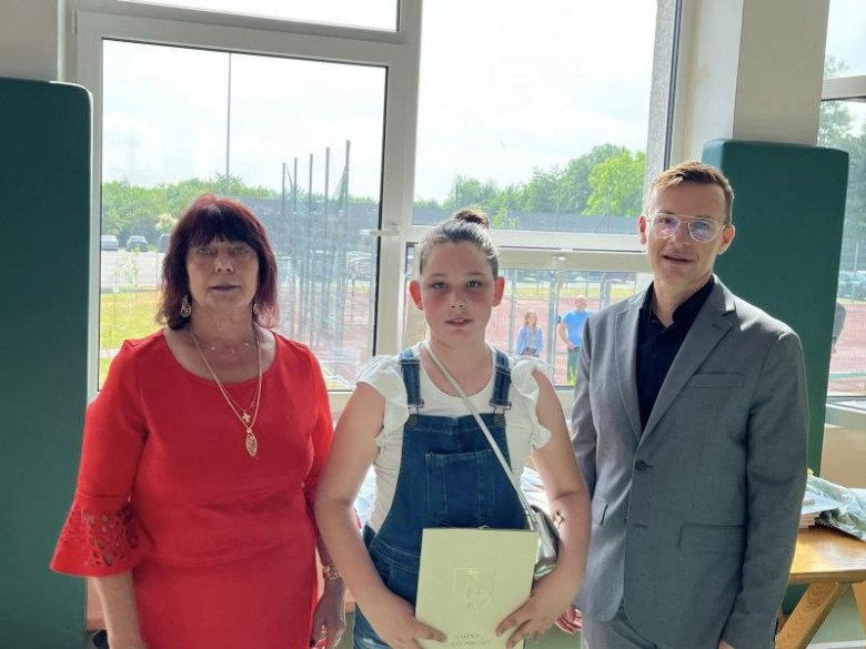 Uroczyste zakończenie roku szkolnego w Szkole Podstawowej im. Marii Konopnickiej w Kostomłotach