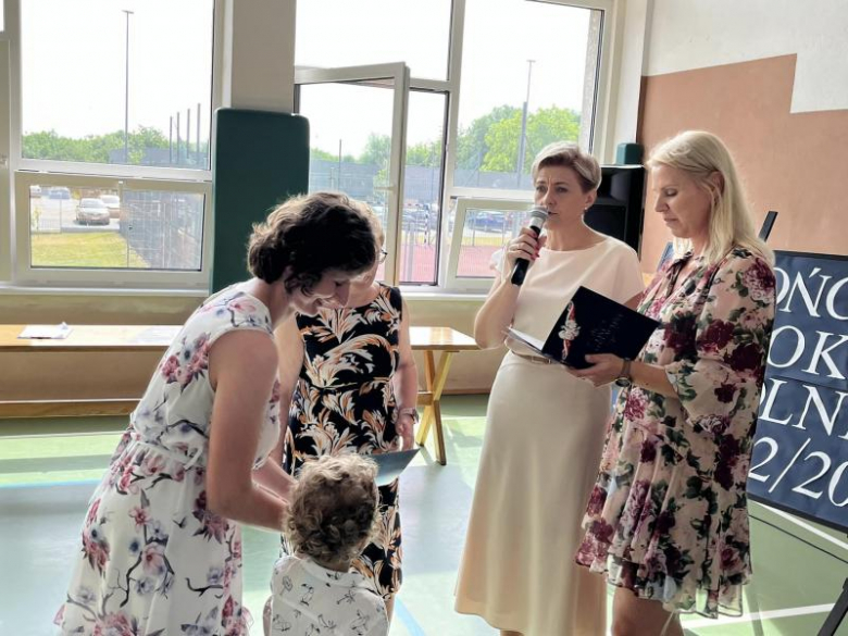 Uroczyste zakończenie roku szkolnego w Szkole Podstawowej im. Marii Konopnickiej w Kostomłotach