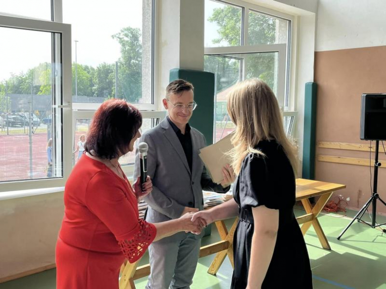 Uroczyste zakończenie roku szkolnego w Szkole Podstawowej im. Marii Konopnickiej w Kostomłotach