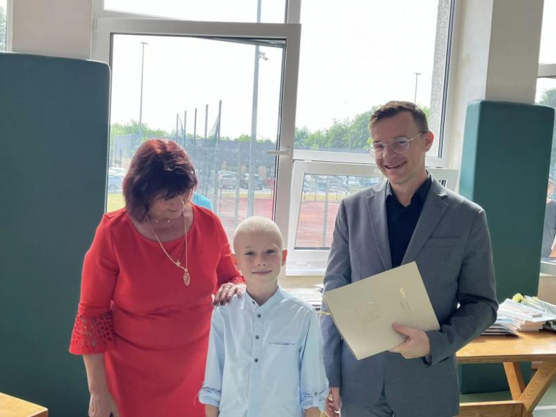 Uroczyste zakończenie roku szkolnego w Szkole Podstawowej im. Marii Konopnickiej w Kostomłotach