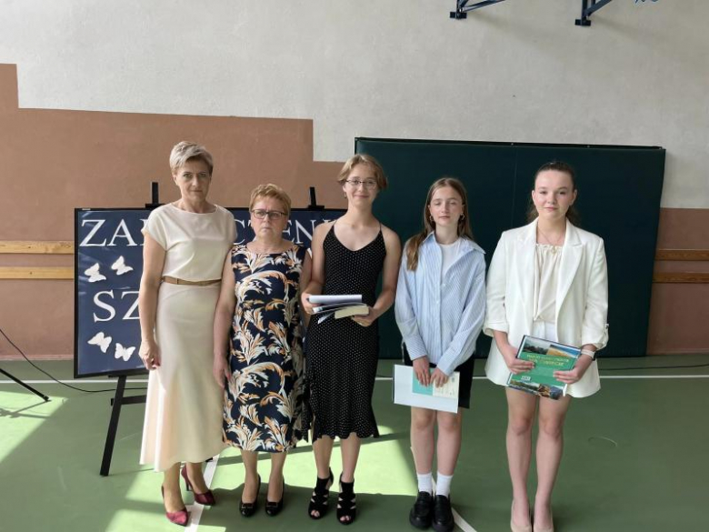 Uroczyste zakończenie roku szkolnego w Szkole Podstawowej im. Marii Konopnickiej w Kostomłotach