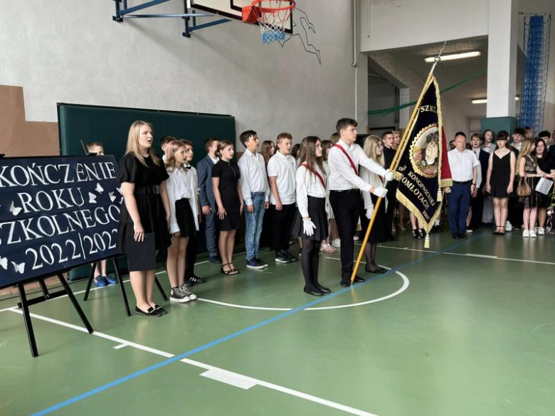 Uroczyste zakończenie roku szkolnego w Szkole Podstawowej im. Marii Konopnickiej w Kostomłotach