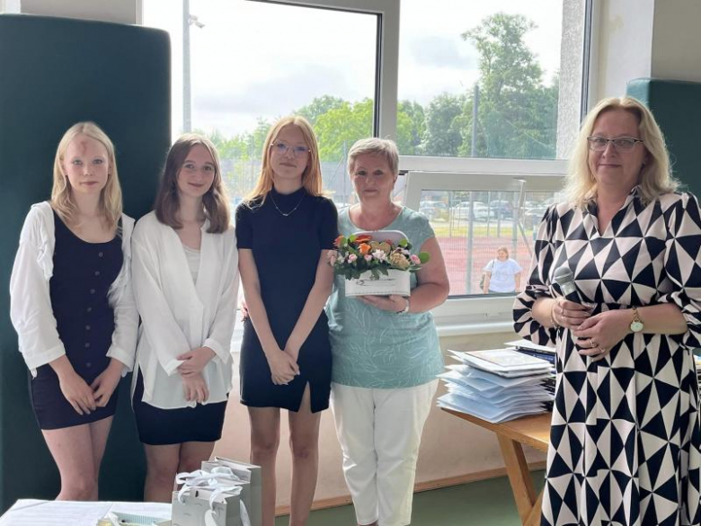 Uroczyste zakończenie roku szkolnego w Szkole Podstawowej im. Marii Konopnickiej w Kostomłotach