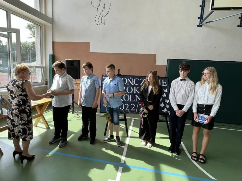 Uroczyste zakończenie roku szkolnego w Szkole Podstawowej im. Marii Konopnickiej w Kostomłotach