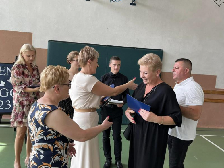 Uroczyste zakończenie roku szkolnego w Szkole Podstawowej im. Marii Konopnickiej w Kostomłotach
