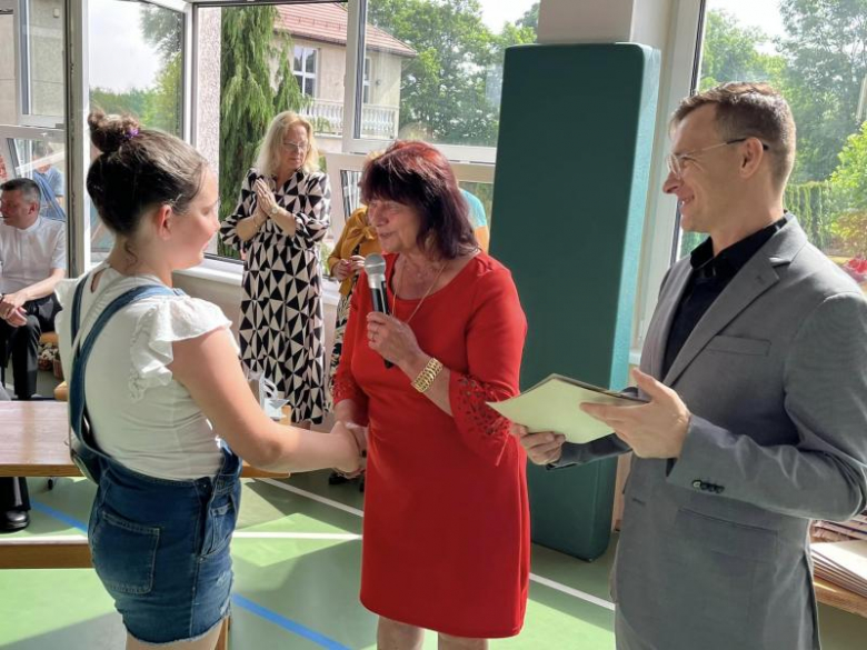 Uroczyste zakończenie roku szkolnego w Szkole Podstawowej im. Marii Konopnickiej w Kostomłotach