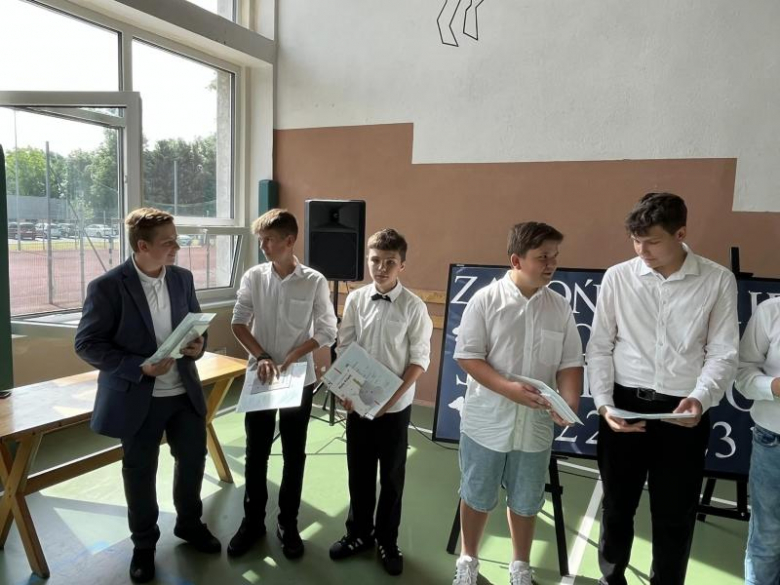 Uroczyste zakończenie roku szkolnego w Szkole Podstawowej im. Marii Konopnickiej w Kostomłotach