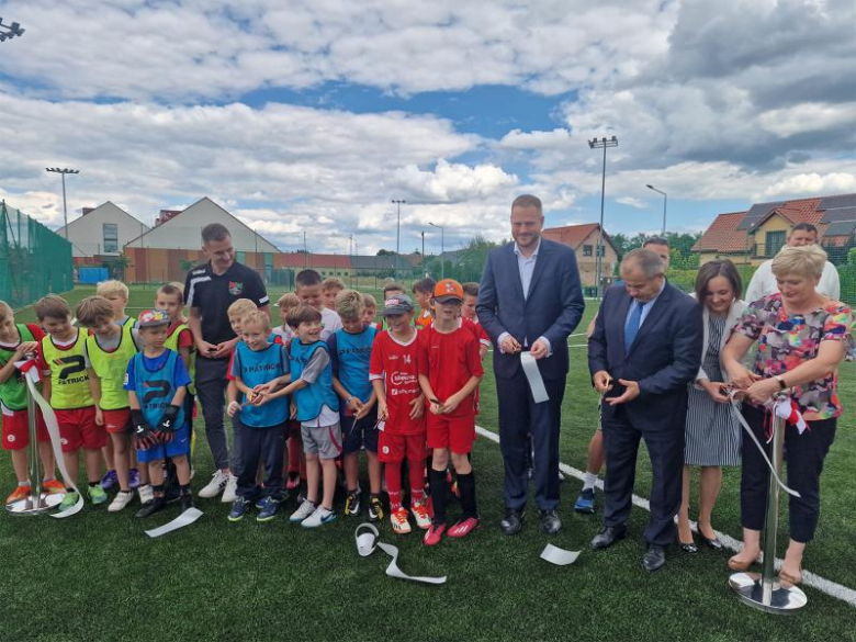 Nowa nawierzchnia na orliku w Lutyni