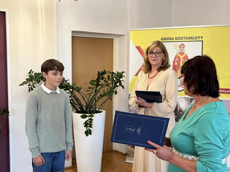  Awanse zawodowe i stypendia dla uczniów