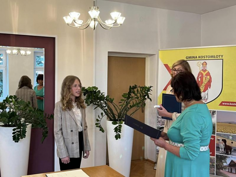  Awanse zawodowe i stypendia dla uczniów