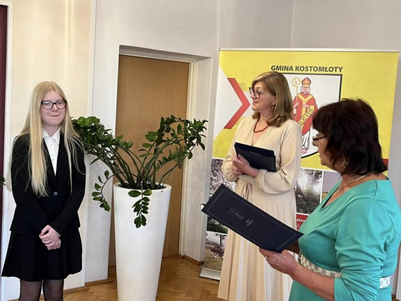  Awanse zawodowe i stypendia dla uczniów