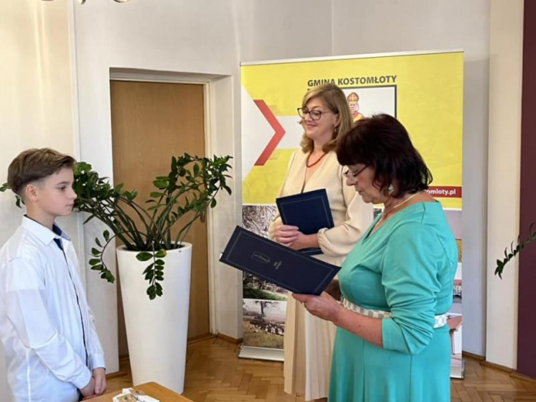  Awanse zawodowe i stypendia dla uczniów