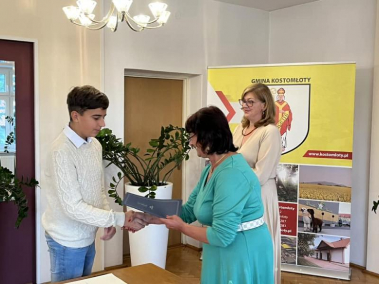  Awanse zawodowe i stypendia dla uczniów