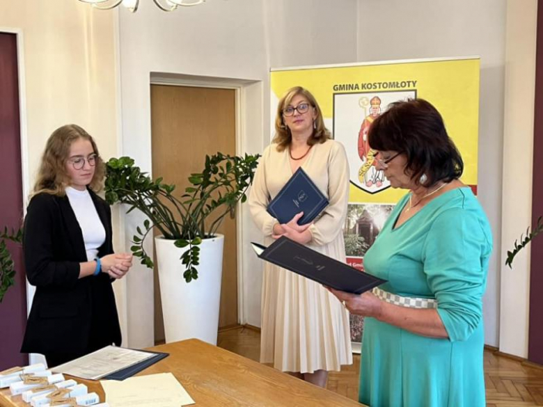  Awanse zawodowe i stypendia dla uczniów