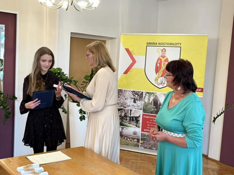  Awanse zawodowe i stypendia dla uczniów