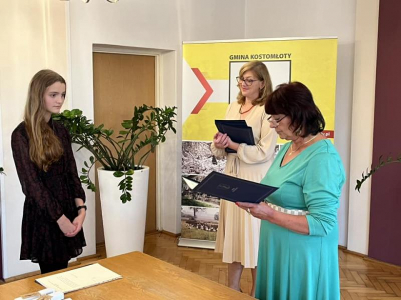  Awanse zawodowe i stypendia dla uczniów