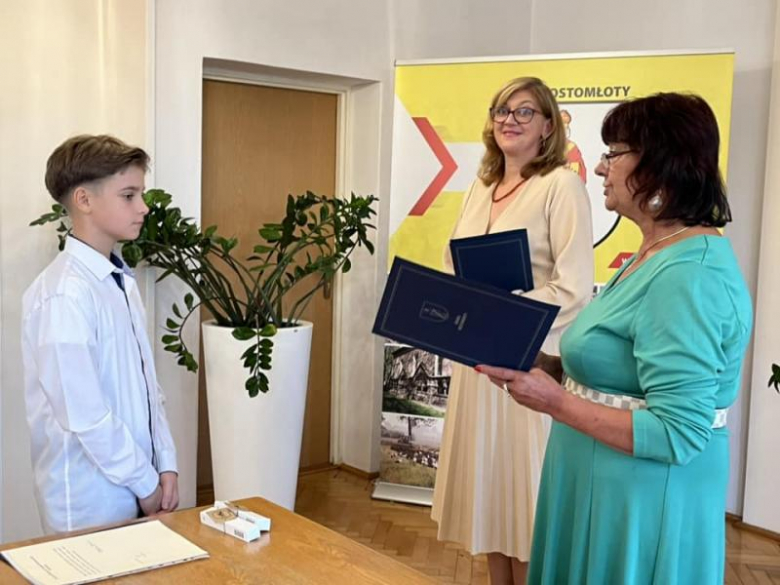  Awanse zawodowe i stypendia dla uczniów