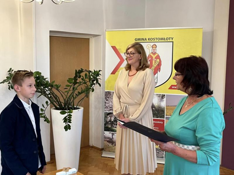  Awanse zawodowe i stypendia dla uczniów