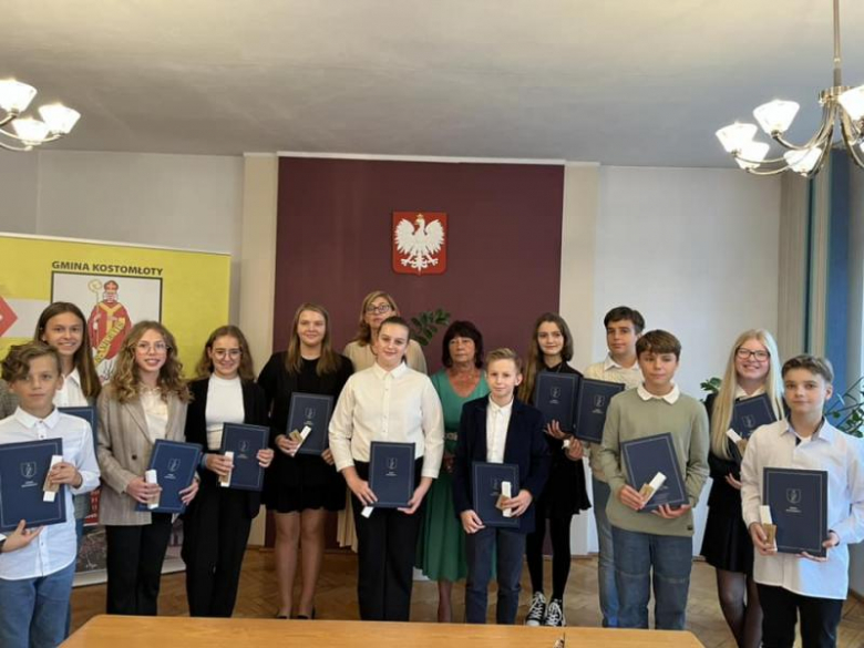  Awanse zawodowe i stypendia dla uczniów