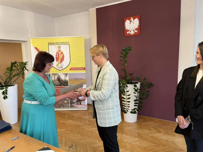  Awanse zawodowe i stypendia dla uczniów