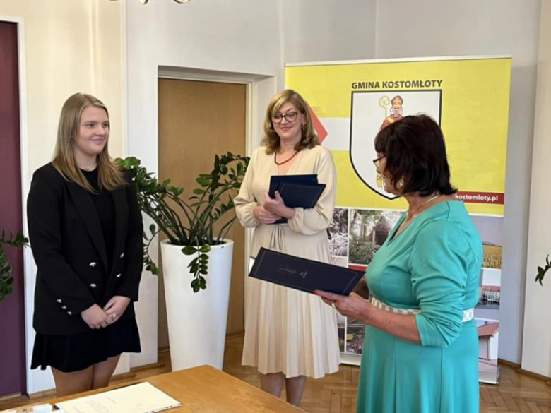  Awanse zawodowe i stypendia dla uczniów