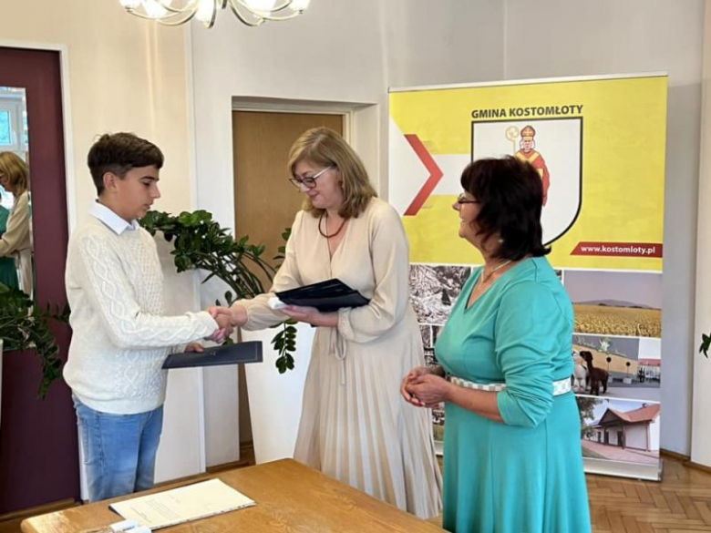  Awanse zawodowe i stypendia dla uczniów