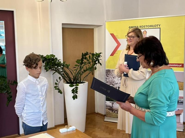  Awanse zawodowe i stypendia dla uczniów