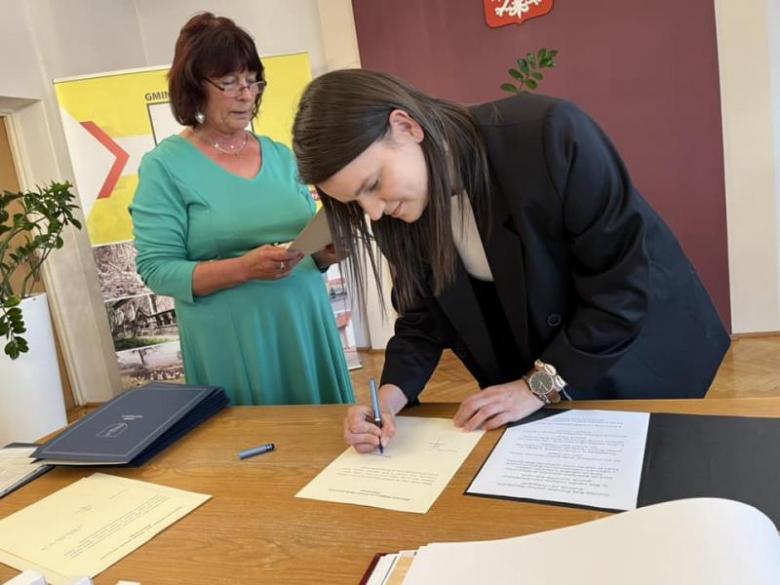  Awanse zawodowe i stypendia dla uczniów