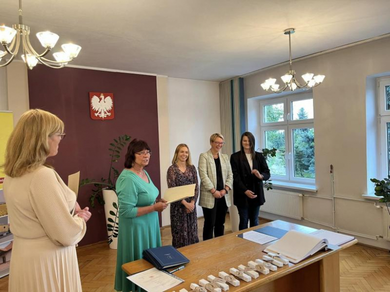  Awanse zawodowe i stypendia dla uczniów