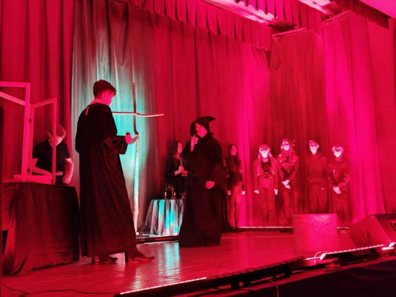 Przedstawienie w GOK Kostomłoty